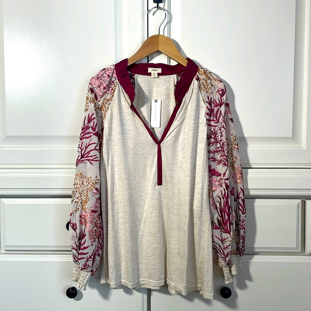 NWT Anthropologie TINY Cream/Burgundy Floral Embroidered Balloon Sleeve, Medium